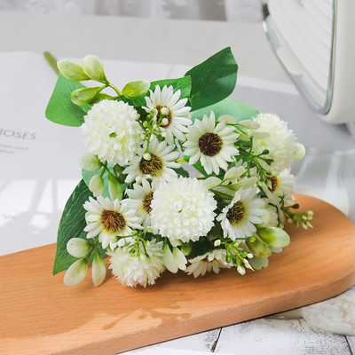 Művirágok Gerbera krizantém hortenzia esküvő Ünnepi parti Terasz Udvar kert Konferenciaközpont dekoráció