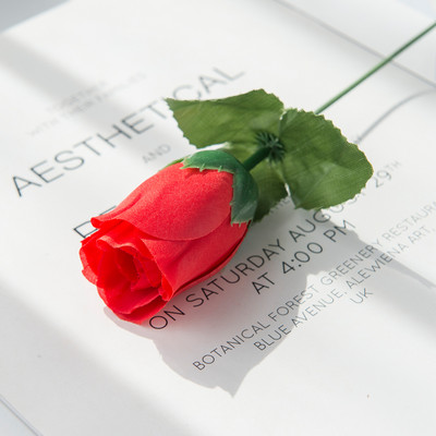 10 gab Sarkanas zīda rozes pušķu vāze mājas dekorēšanai Dārza kāzu dekoratīvie vainagi Viltus augu vairumtirdzniecība mākslīgie ziedi lēti