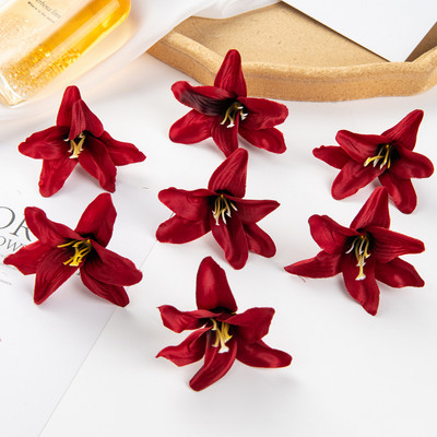50PC 8CM Τεχνητά λουλούδια για Scrapbooking Silk Lily Δώρα DIY Μπομπονιέρα Γάμος Κήπος Τριαντάφυλλο Αψίδα Διακόσμηση σπιτιού Χριστουγεννιάτικο στεφάνι