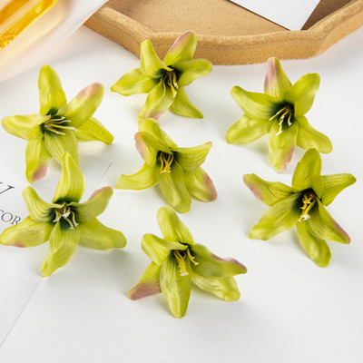 50PC 8CM Τεχνητά λουλούδια για Scrapbooking Silk Lily Δώρα DIY Μπομπονιέρα Γάμος Κήπος Τριαντάφυλλο Αψίδα Διακόσμηση σπιτιού Χριστουγεννιάτικο στεφάνι