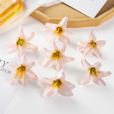 50PC 8CM Τεχνητά λουλούδια για Scrapbooking Silk Lily Δώρα DIY Μπομπονιέρα Γάμος Κήπος Τριαντάφυλλο Αψίδα Διακόσμηση σπιτιού Χριστουγεννιάτικο στεφάνι