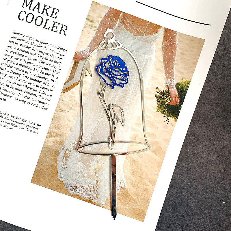 Jauna kāzu tortes virsma Zelta sudraba roze akrils Pāra piedāvājuma desertu dekorēšana kāzu ballītēm.