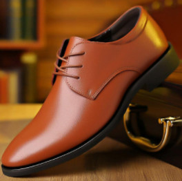 Férfi alkalmi cipők mesterséges Pu bőr hegyes orrú üzleti cipő férfiaknak klasszikus egyszínű 2023 divatos Chaussure Homme új