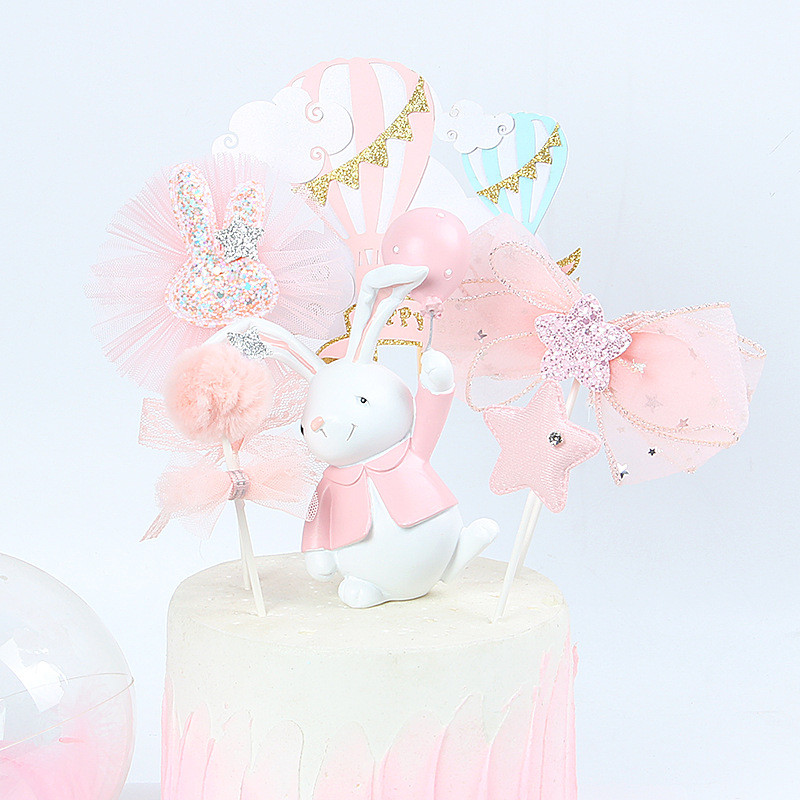 Lieldienu rozā zaķītis Daudz laimes dzimšanas dienā kūkas pildītāja Pirmā dzimšanas dienas ballīte Bērnu dušas rotājumi Zēns Meitene Trusīšu kūku cepšana