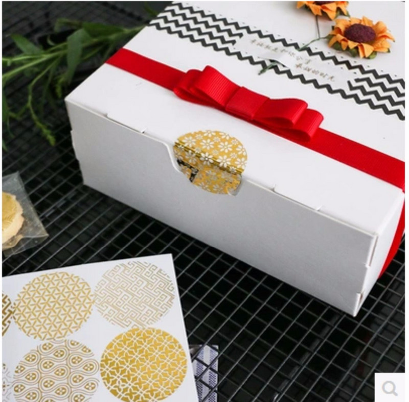 Kerek aranyfólia fémmatricák, borítékpecsétek, ajándék vetemítő címkék matricák, esküvői meghívók pecsétmatrica 90db/tétel