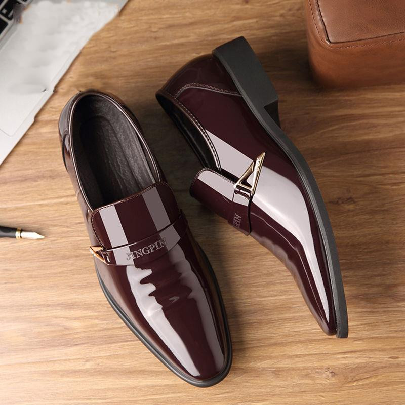 Suvised õõnsad meeste nahast vabaajajalatsid Ärimeeste pidulikud kingad Trend, läikiva terava ninaga meeste tasapinnalised kingad