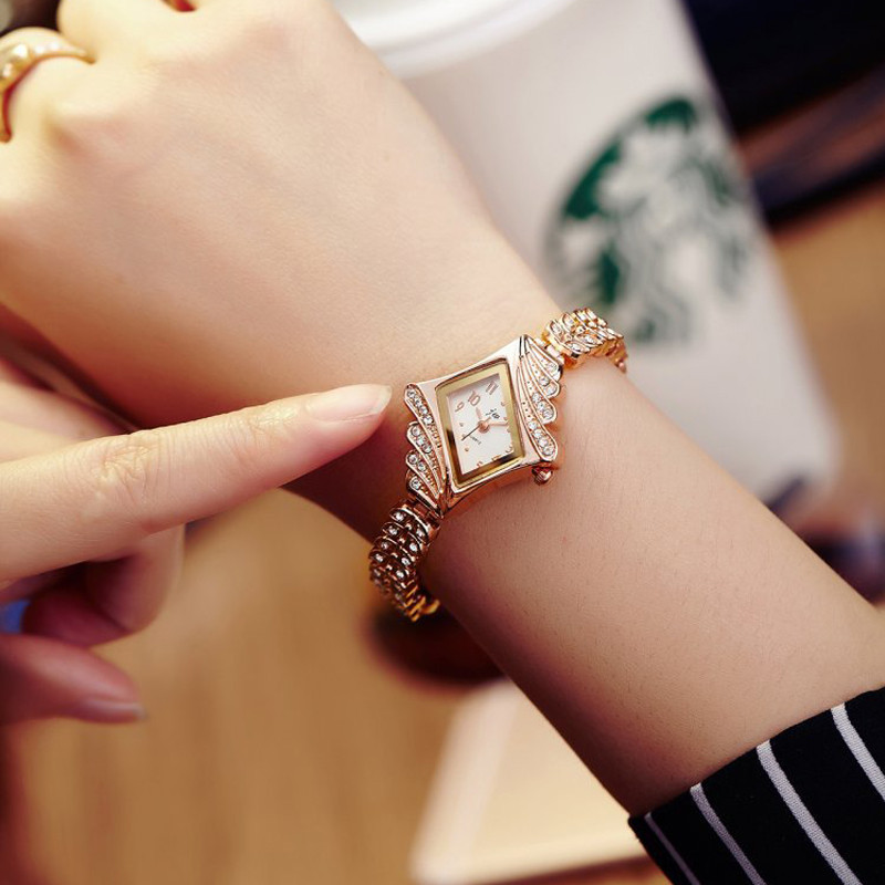 2021-es divatos női karóra strasszkőből készült luxus, rozsdamentes acél kvarc női karkötővel, ruha órák, női órák