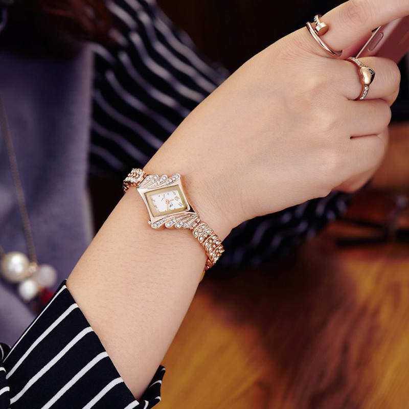 2021-es divatos női karóra strasszkőből készült luxus, rozsdamentes acél kvarc női karkötővel, ruha órák, női órák