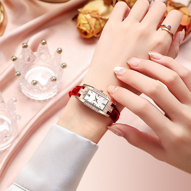 2023 Xiaohong kožni remen dijamantni mali kvadratni ženski satovi Elegantni retro modni ženski ukrasni ručni sat Reloj Mujer