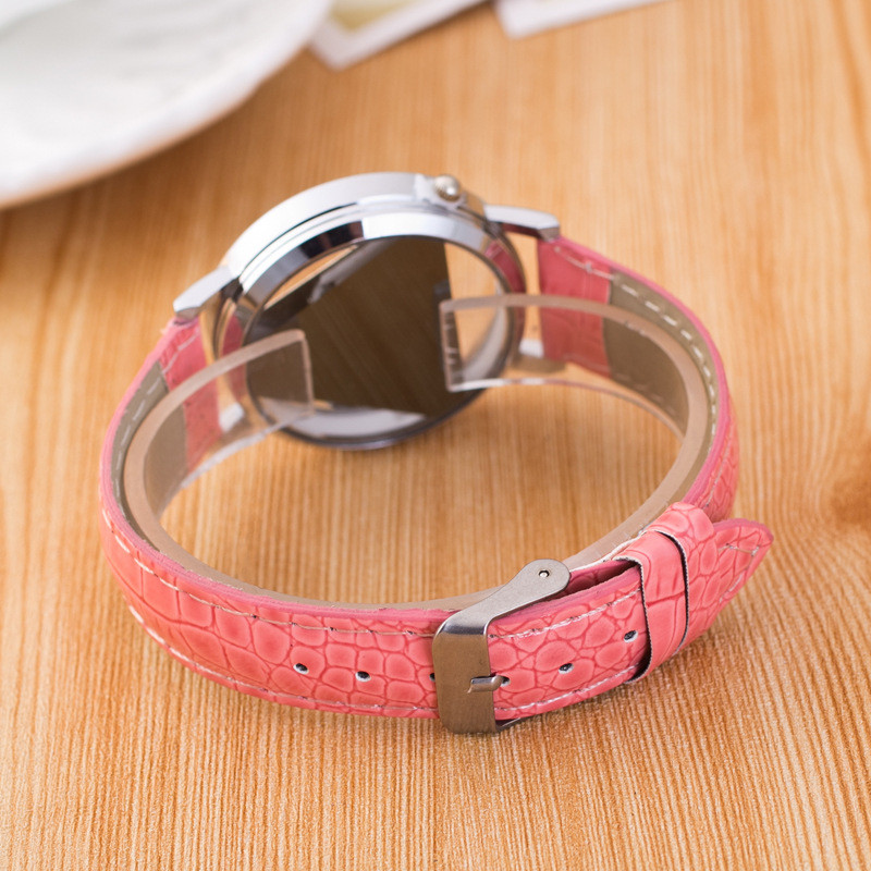 Divat Női karórák Női Óra Kvarc Karóra Háromszög üreges Alkalmi karóra Montre Femme Relogio Feminino