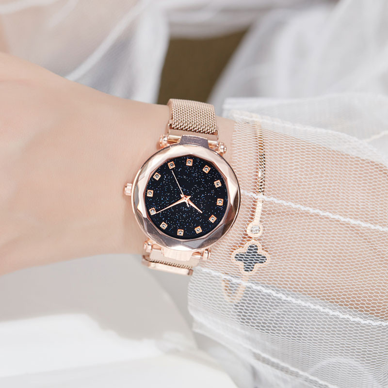 Relogio Feminino divat női csillagos égbolt órák mágneses hálós öves óra női ruha világító kvarc karóra Zegarek Damski