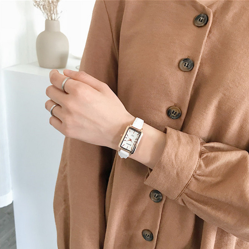 Moodne retro lihtne šikk kvartsnahast rihmaga ristkülik käekell vabaaja retro luksuslik väikese ruudu nisukõrvatrükkidega naiste käekell