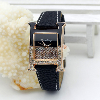 Περιστασιακό θηλυκό ρολόι χειρός σε τετράγωνο σχήμα Δερμάτινο βερνίκι στρας Γυναικείο ρολόι Γυναικείο φόρεμα Πολυτελές ρολόι κρυστάλλου χαλαζία