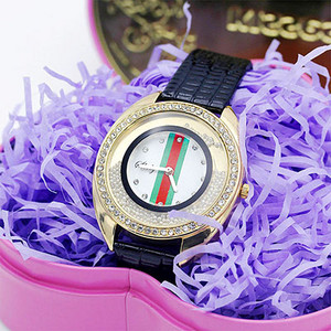 Shsby Νέο Δερμάτινο Χαλαζία Ρολόι χειρός Μόδα Rhinestone Rolling Beads Χρυσά Γυναικεία Ρολόγια Flower Butterfly Γυναικείο φόρεμα Ρολόι