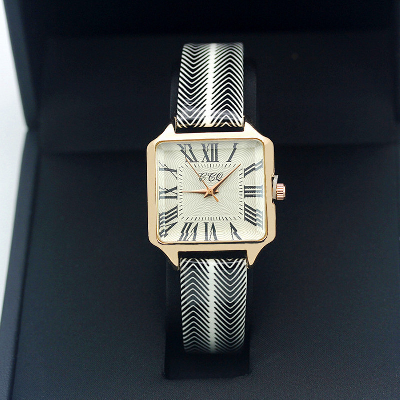 Roman Rose Gold Ceas de rochie pentru femei Ceas de mână cu cuarț pătrat ocazional Ceas de damă cu cureaua din piele ondulată la modă nouă
