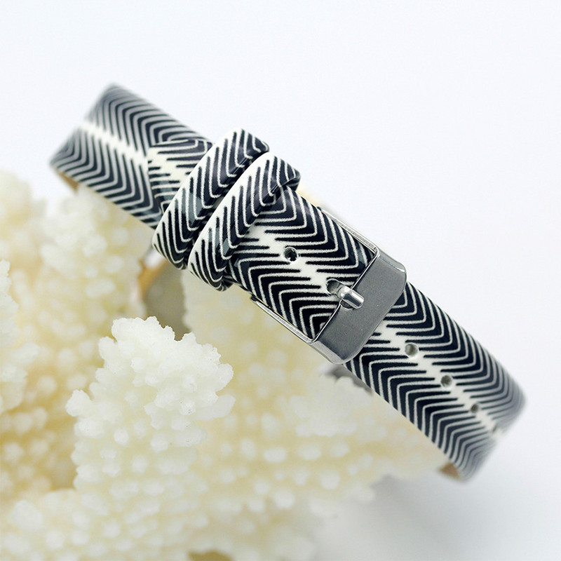 Roman Rose Gold Ceas de rochie pentru femei Ceas de mână cu cuarț pătrat ocazional Ceas de damă cu cureaua din piele ondulată la modă nouă