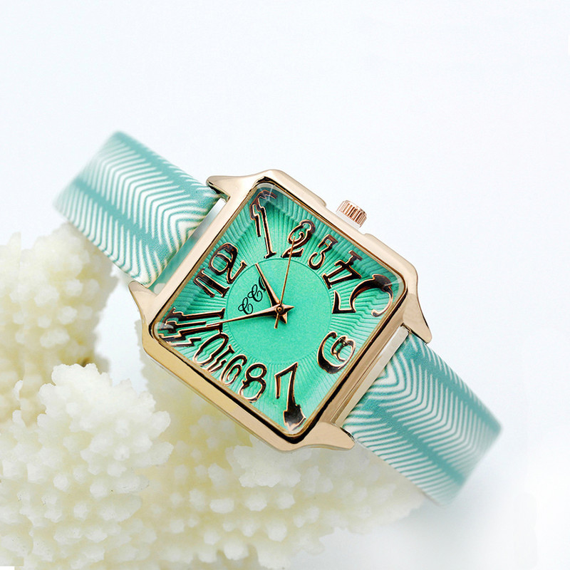 Új divatos, hullámos bőrszíjas női óra, arany rózsa arany női ruhaóra alkalmi női négyzet alakú kvarc karóra