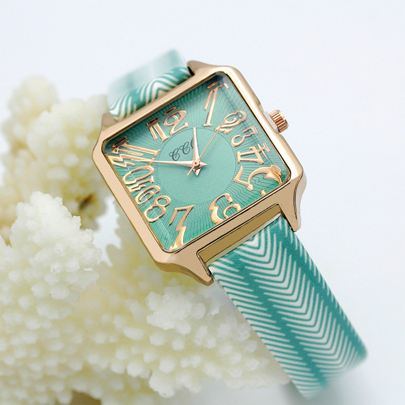 Új divatos, hullámos bőrszíjas női óra, arany rózsa arany női ruhaóra alkalmi női négyzet alakú kvarc karóra