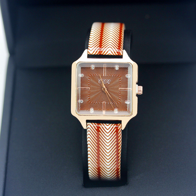 Alkalmi női négyzet alakú kvarc karóra Új divatos hullámos bőrszíjas női óra fúró rózsa arany női ruhaóra