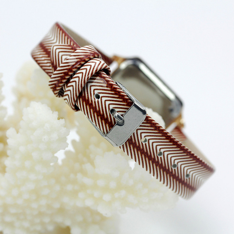 Alkalmi női négyzet alakú kvarc karóra Új divatos hullámos bőrszíjas női óra fúró rózsa arany női ruhaóra