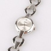 Uus mood vabaaja hõbedane populaarne naiste naiste tüdrukute käekell roostevabast terasest rihmaga luksuslik kleit, 4 värvi käekell