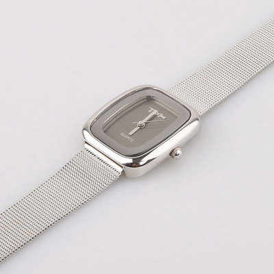 Uus mood vabaaja hõbedane populaarne naiste naiste tüdrukute käekell roostevabast terasest rihmaga luksuslik kleit, 4 värvi käekell