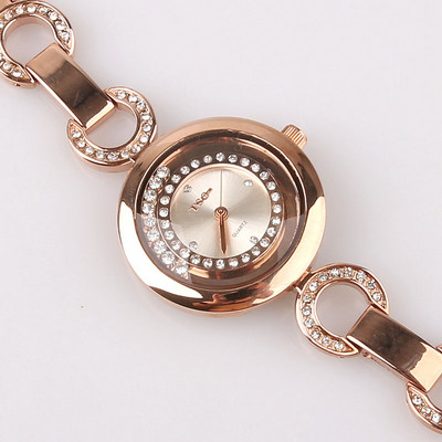 Uus mood vabaaja hõbedane populaarne naiste naiste tüdrukute käekell roostevabast terasest rihmaga luksuslik kleit, 4 värvi käekell