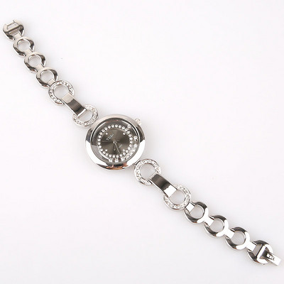 Uus mood vabaaja hõbedane populaarne naiste naiste tüdrukute käekell roostevabast terasest rihmaga luksuslik kleit, 4 värvi käekell