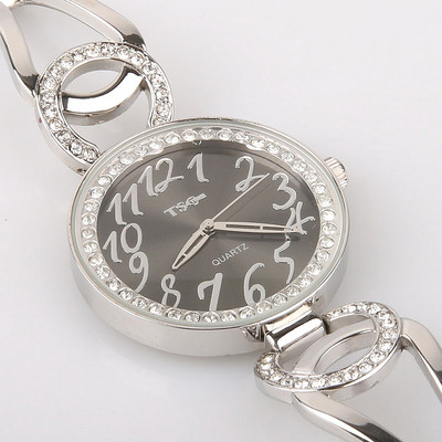 Uus mood vabaaja hõbedane populaarne naiste naiste tüdrukute käekell roostevabast terasest rihmaga luksuslik kleit, 4 värvi käekell