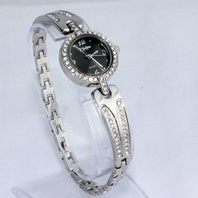 Uus mood vabaaja hõbedane populaarne naiste naiste tüdrukute käekell roostevabast terasest rihmaga luksuslik kleit, 4 värvi käekell