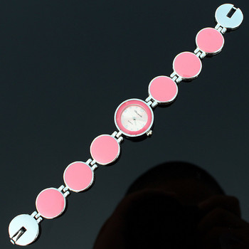 Επώνυμα Hot δημοφιλές μόδας Στρογγυλό σχέδιο Γυναικεία ρολόγια για κορίτσια Ασημένιο κράμα λουράκι χαλαζία κρύσταλλο με διαμάντια Ρολόι χειρός Νέο O26