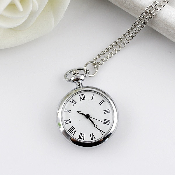 Ceas de buzunar fermecător din aliaj de culoare argintie la modă nouă, cu lanț lung
