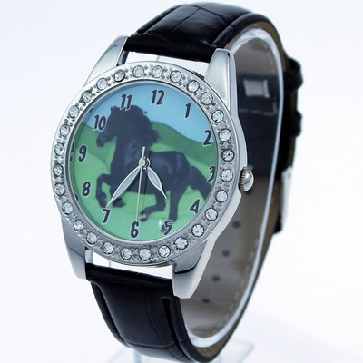 Novi modni remen u boji Black Horse Lady Ženski Djevojački Kožni Kvarc Studentski Dječji Crystal Diamonds Ručni sat L18P dječji sat