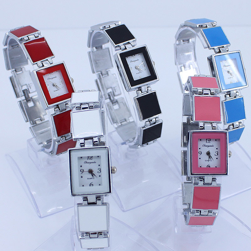 Női karóra Női Nemesebb divat Alkalmi ostya dizájn Kerek számlapos karkötő óra Mujor kvarc karóra Női Relojes O13