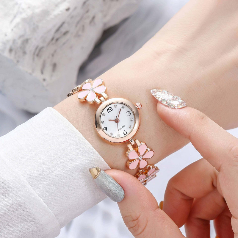 2023 Ceas de damă Lucky Flower Design Mini Quartz Stil feminin Floare Proaspătă Mic Daisy Bratara Student Ceas pentru femei