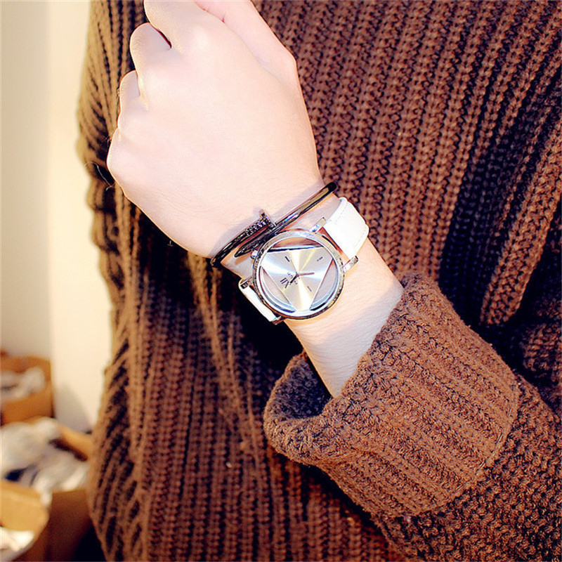 Γυναικείο Ρολόι Γυναικείο Χαλαζία Καρπού Μοντέρνο ΝΕΑ πολυτελή μόδα Μοναδικό δώρο με τριγωνικό καντράν με κούφια για γυναικεία ρολόγια
