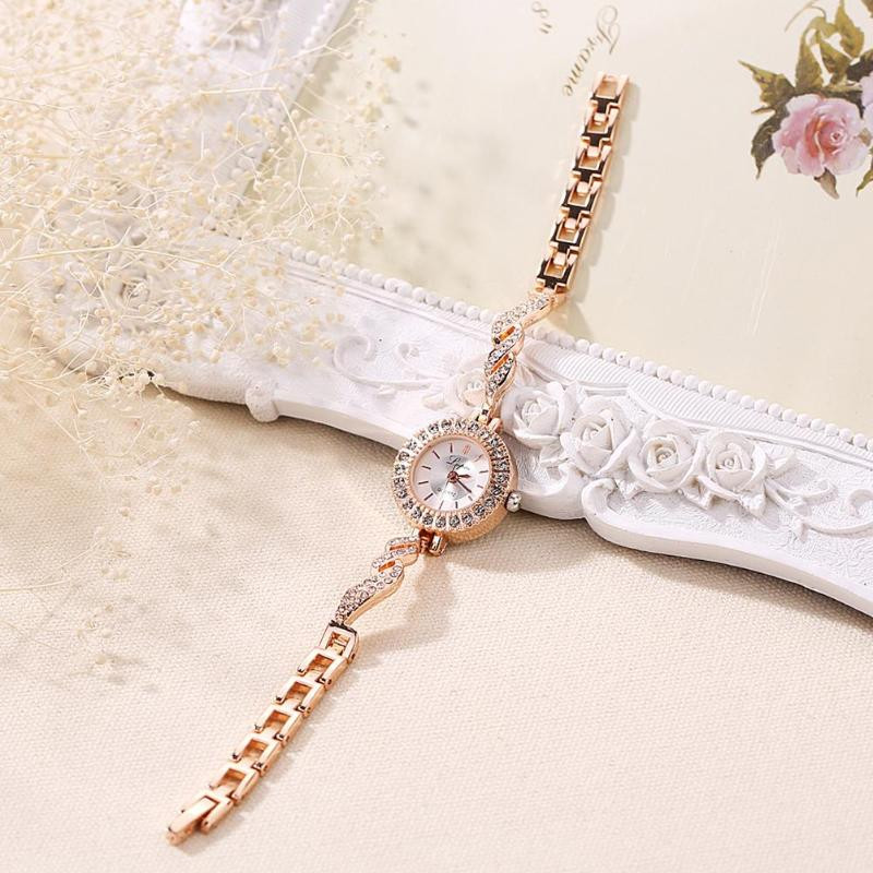 2022 Moda Causal Vânzare fierbinte Ceas de damă Brățară cu diamante Ceasuri de mână cu cuarț cu strasuri elegante pentru femei Ceasuri noi de damă
