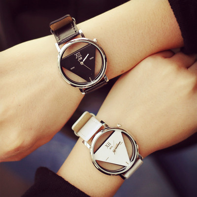 Модни дамски кварцови часовници с кух триъгълник семпла новост и индивидуализъм креативен ръчен часовник черен бял кожен часовник