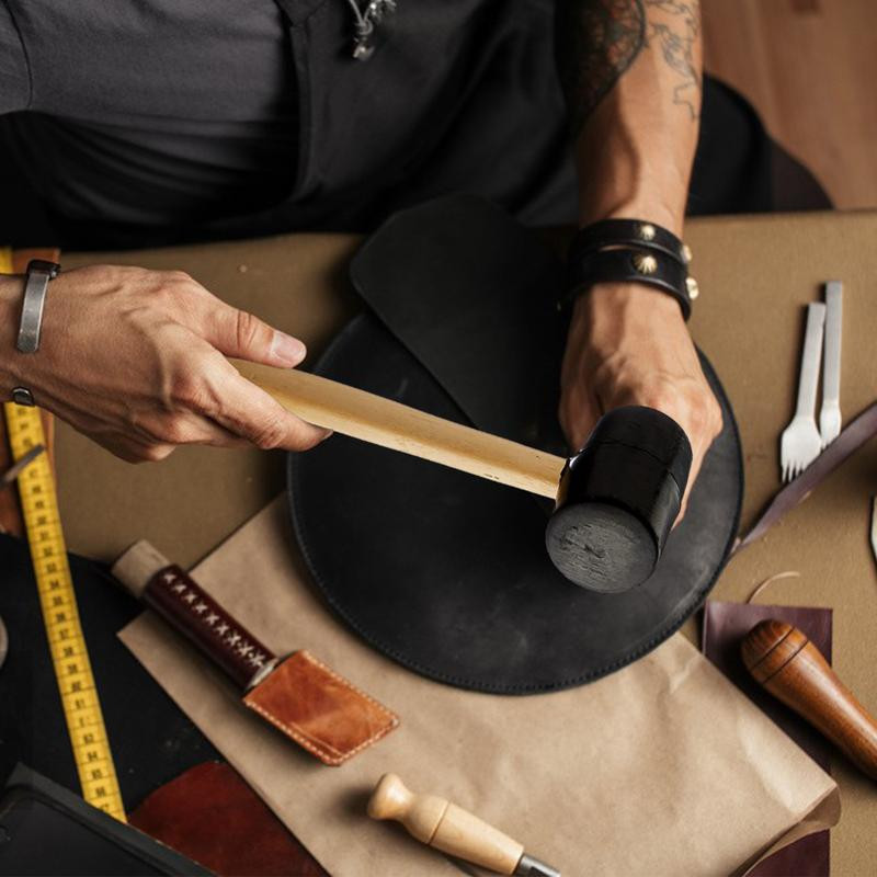 Guminis plaktukas Guminis M formos įdėklas su medine rankena, kad būtų lengva suimti Dvipusis daugiafunkcis M formos įdėklas, skirtas grindų plytelių marmurui