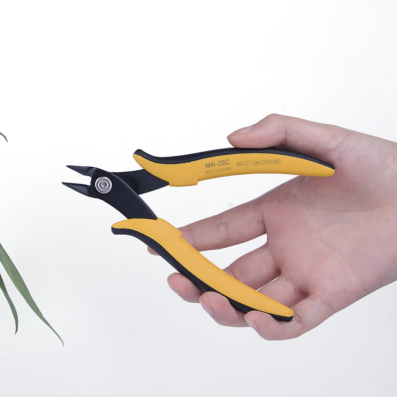 Tikslios įstrižinės replės Pjovimo replės, skirtos laidų kabelių pjaustytuvui, didelio kietumo elektroniniams remonto rankiniams įrankiams 135*83 mm neslystantys