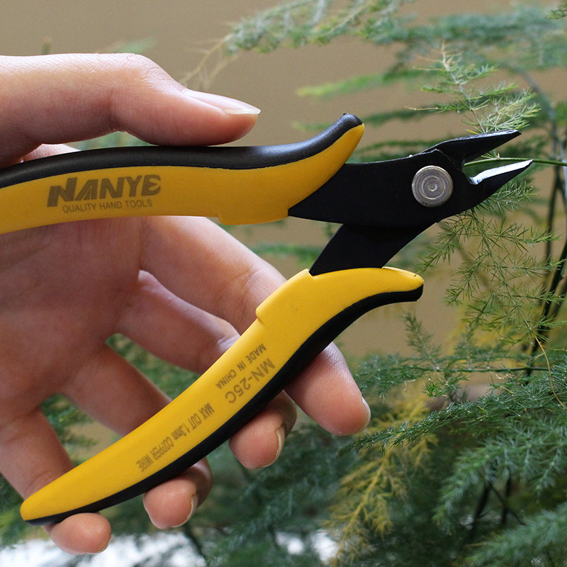 Tikslios įstrižinės replės Pjovimo replės, skirtos laidų kabelių pjaustytuvui, didelio kietumo elektroniniams remonto rankiniams įrankiams 135*83 mm neslystantys