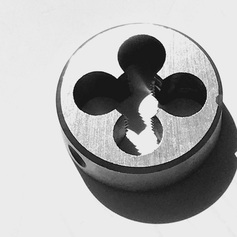 Nemokamas 9Sicr Made BSF 3/8-20 tiesių fleitų mašinų čiaupų, dešiniųjų vamzdžių sriegių ir štampų, skirtų plieno metalo sriegimui, pristatymas