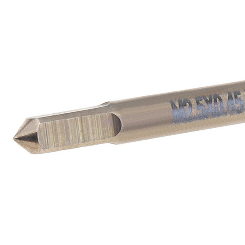 M2,5 x 0,45 mm-es gépi dugaszosztású HSS bevonatú, kerek szárú, spirális hornyos menetfúró négyzetvégű menetvágó szerszámokkal