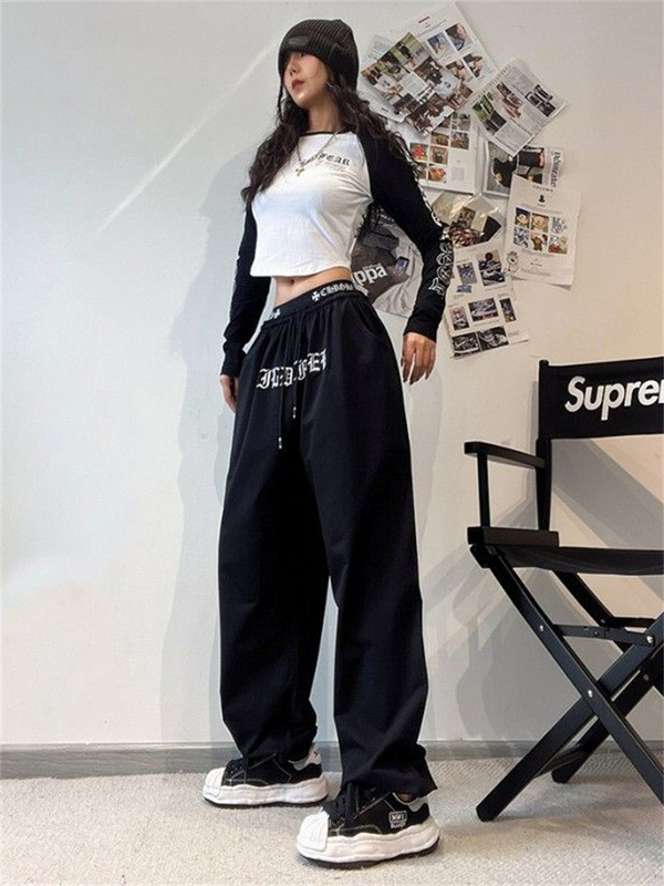 QWEEK Cyber Y2K Μαύρο Joggers Φούτερ Γυναικεία Gothic Streetwear Πανκ Φαρδιά Πόδι Αθλητικά Παντελόνια Υπερμεγέθη γράμματα εκτύπωσης Emo