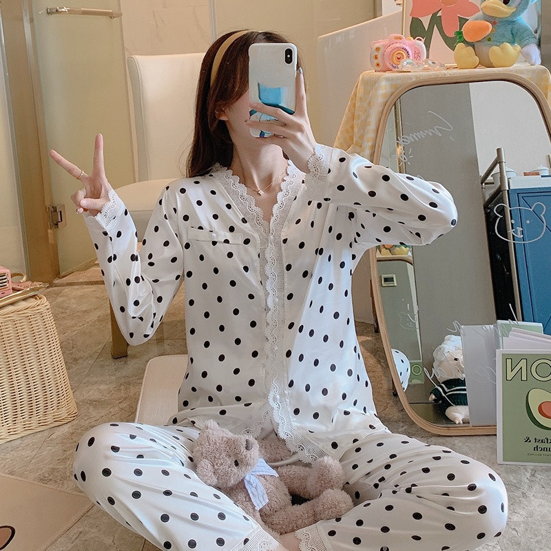 Mežģīņu pidžamas komplekts ar V veida kakla izgriezumu, pavasara rudens sieviešu satīna pidžamu komplekts ar garām piedurknēm.