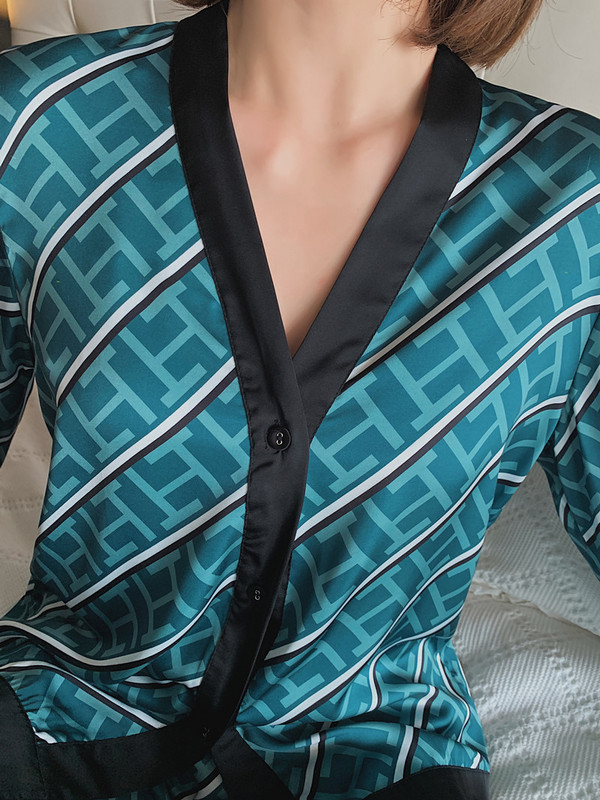 Moterų pižamų rinkinys V kaklo dizaino prabangus kryžminio rašto raštais miegui šilko kaip namų drabužiai XXXXL didelio dydžio naktiniai drabužiai