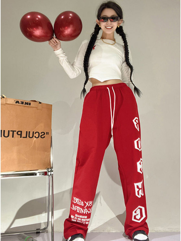 QWEEK Y2K Red Joggers sporta bikses Sieviešu Hip Hop Harajuku Streetwear Platas kājas sporta bikses Kpop burtu apdruka Lielizmēra bikses