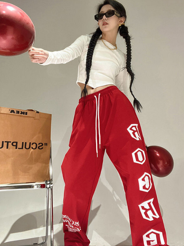 QWEEK Y2K Red Joggers sporta bikses Sieviešu Hip Hop Harajuku Streetwear Platas kājas sporta bikses Kpop burtu apdruka Lielizmēra bikses