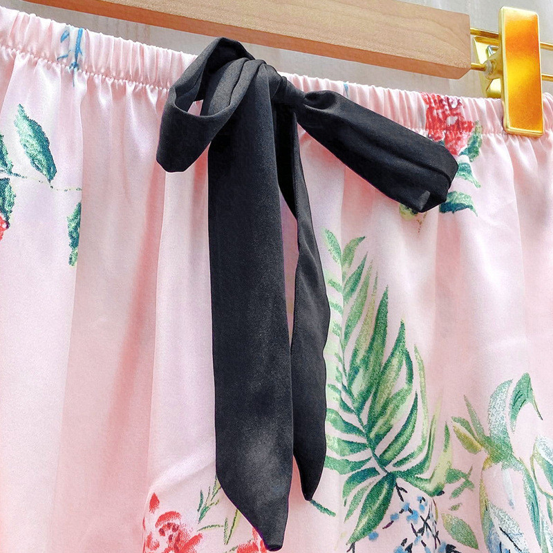 Kiváló minőségű, kontrasztos szatén hálóruha nőknek