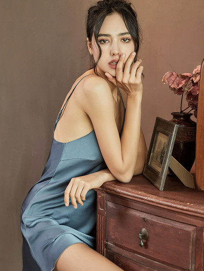 Lisacmvpnel Κορίτσι Summer Ice Silk Σέξι καυτό νυχτικό Λεπτή ανοιχτή πλάτη Κοντή σατέν σατινέ καλοκαιρινό νυχτικό